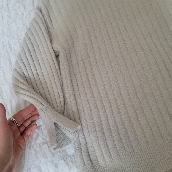 Cozy Ribbed Knit Sweater - Picture 3 of 4